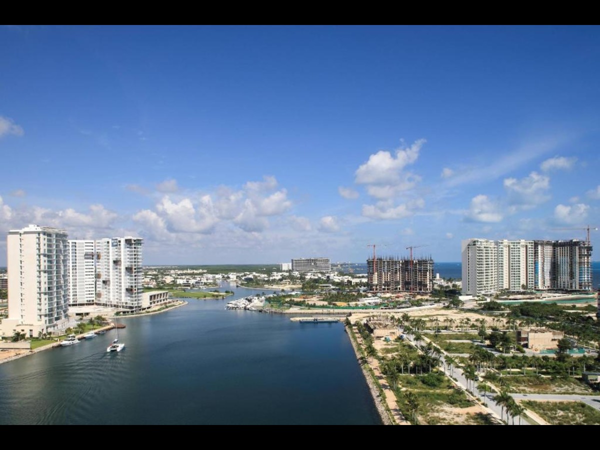 Renaissance Cancun Resort & Marina